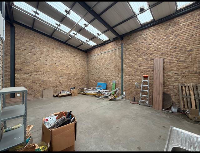 154M² WAREHOUSE TO LET IN CHLOORKOP